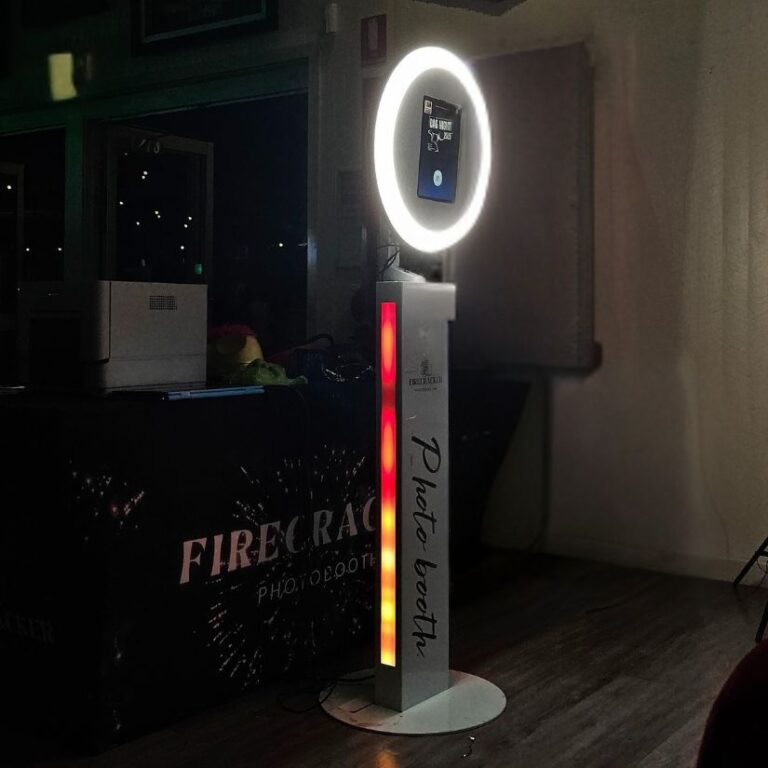 Photo booth | 360 Booth | Audio Guestbook | Firecracker Photobooths